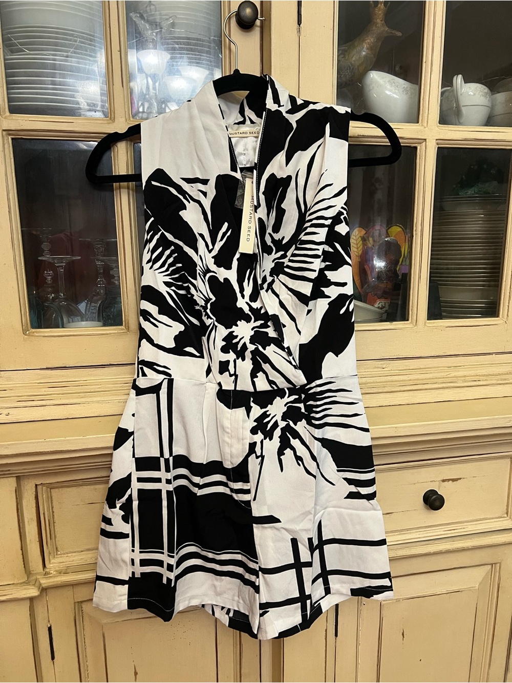Mustard Seed Black & White Sleeveless Jumpsuit Romper